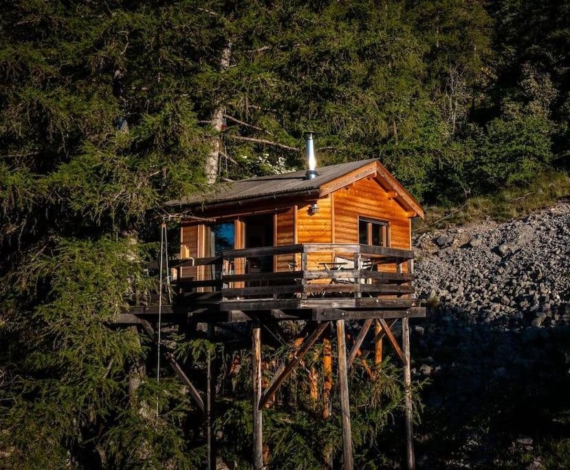 Cabane perchée avec sauna dans les Hautes-Alpes