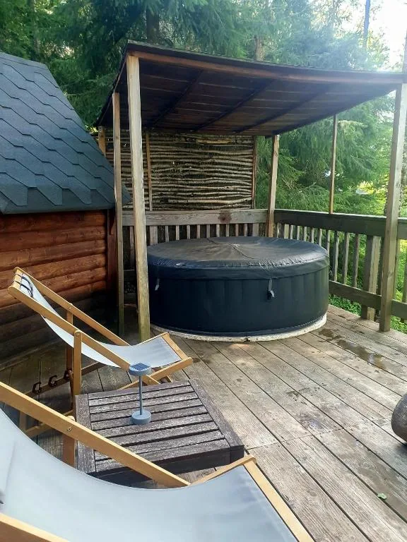Cabanes et Spa du Puy Mary, cabane dans les arbres avec espace bien-être en Auvergne-Rhône-Alpes