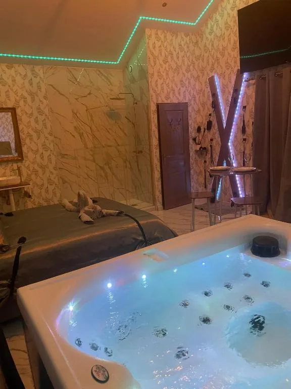 Désirs d'une nuit - La désirée, loveroom avec espace bien-être en Normandie
