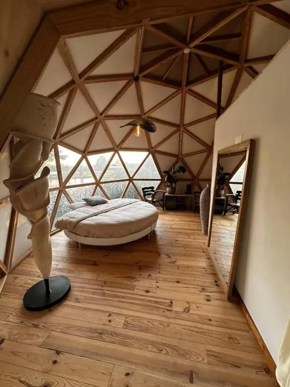 Domaine des Pins L'île au Dôme avec spa ou jacuzzi, Grundviller, Moselle