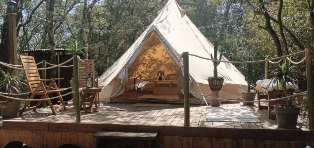 Évasion en pleine nature, Tipi insolite et Jacuzzi au Pont du Gard à Vers-Pont-du-Gard, Gard