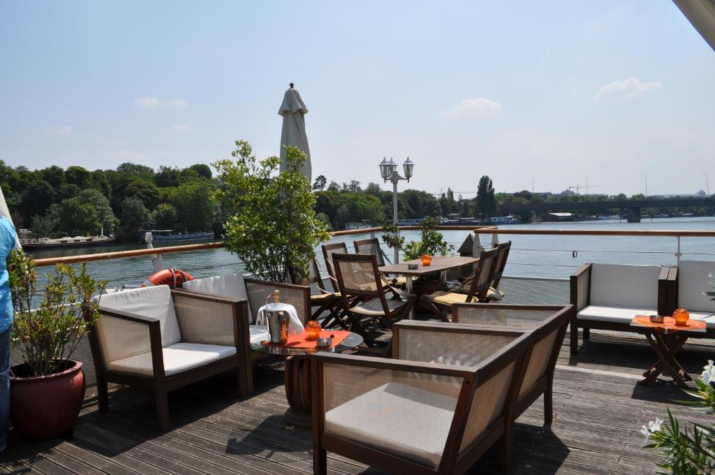Grande houseboat avec spa sauna et hammam près de Paris