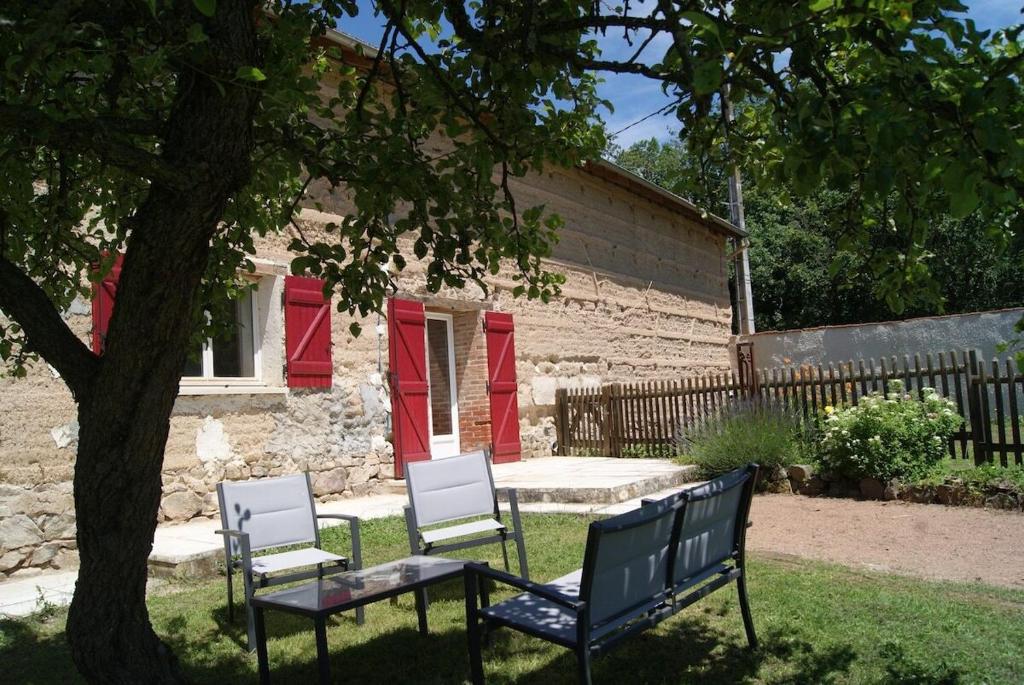 Gîte insolite Gîte de Magneux dans la Loire avec terrasse