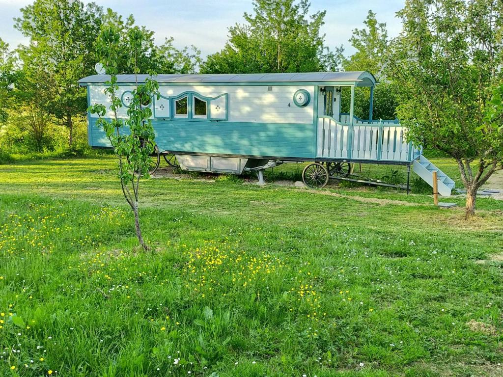 Roulotte climatisée avec jacuzzi de Josépha dans le Lot-et-Garonne