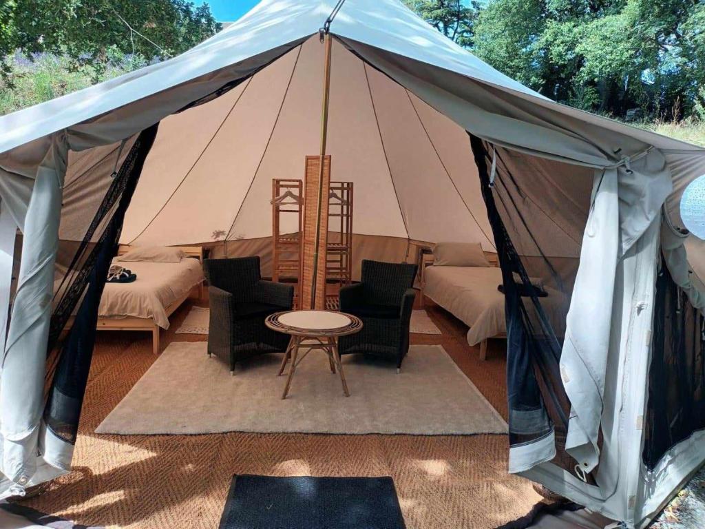 Tente glamping au calme avec piscine dans le Tarn