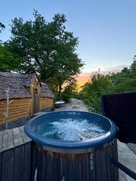 La cabane escagassée, gîte insolite avec spa ou jacuzzi en Provence-Alpes-Côte d’Azur
