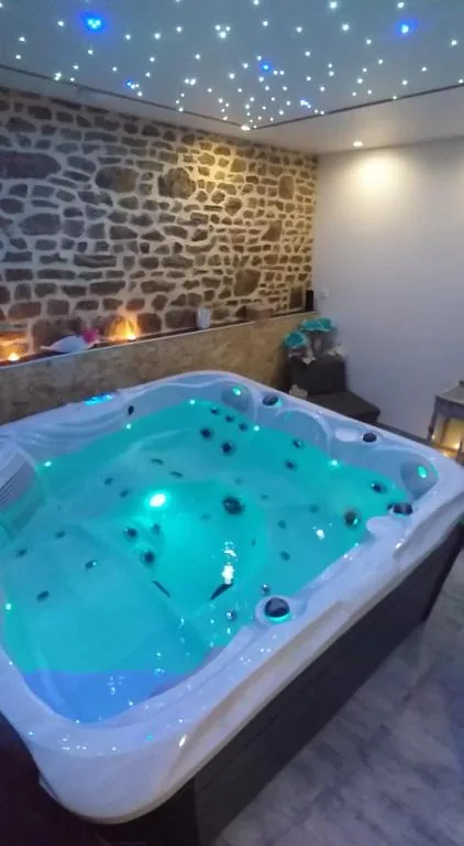 Le Ptit Spa de L'Abbaye, loveroom avec espace bien-être en Normandie