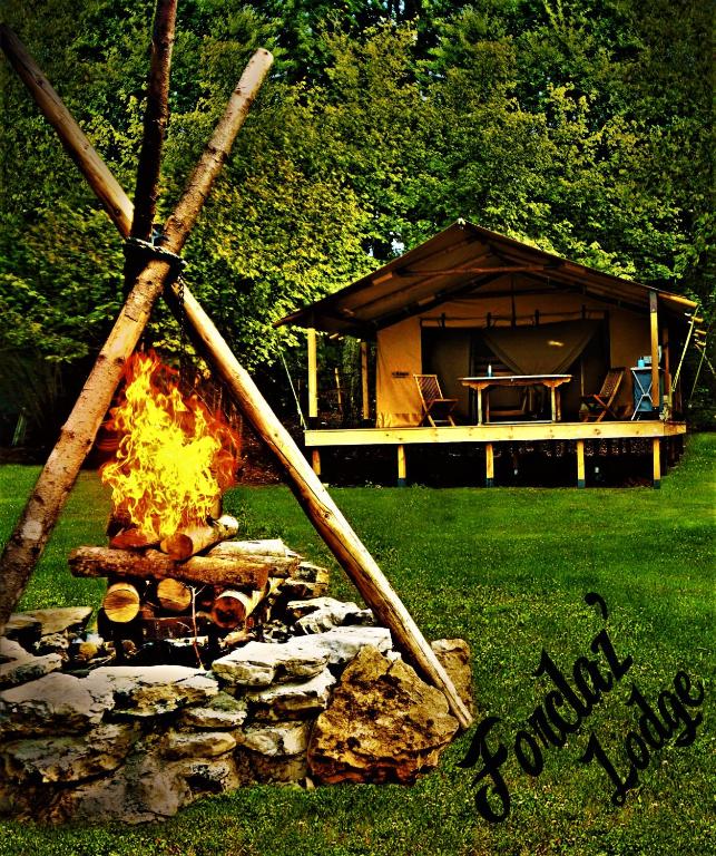 Tente Lodge Bois et Toile avec en Haute-Savoie avec vue sur le lac