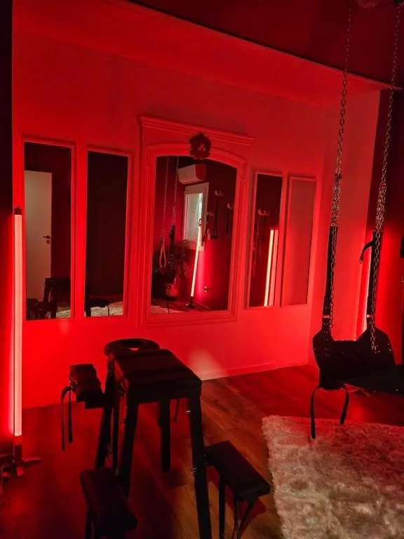 Maison M Rubis Maison Intime à 3 ambiances, loveroom avec espace bien-être en Nouvelle-Aquitaine