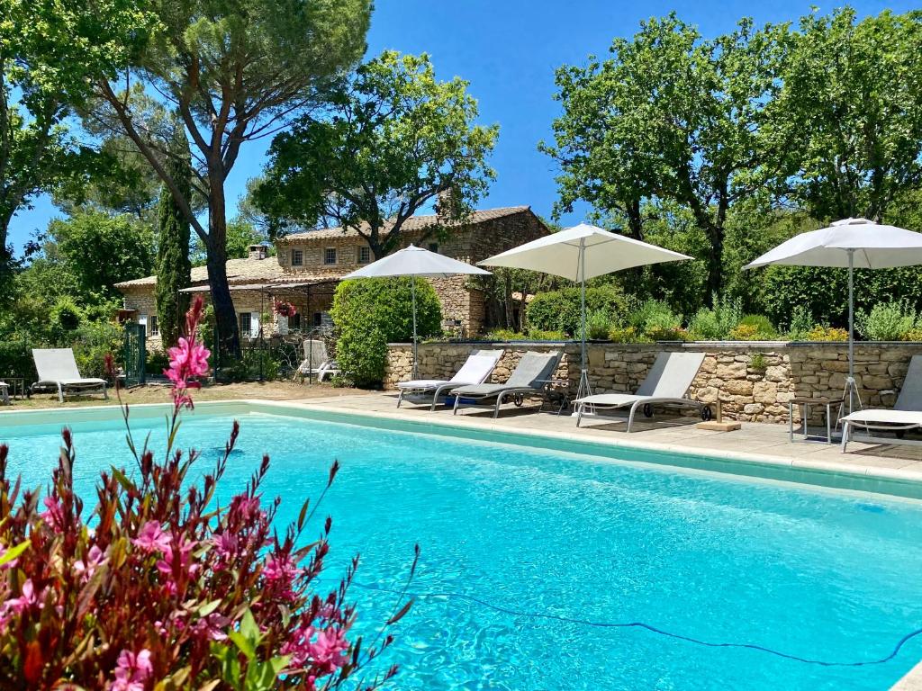 Gîte insolite Mas de Veroncle, piscine et quiétude à Gordes dans le Vaucluse
