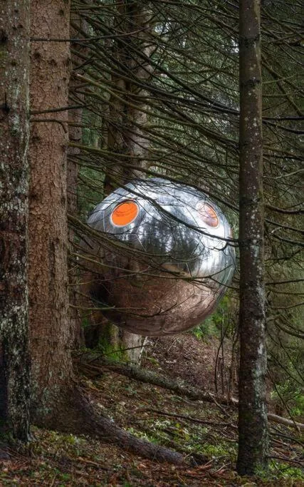 Mirror globe Kandasphere, gîte insolite avec bain chaud en Auvergne-Rhône-Alpes