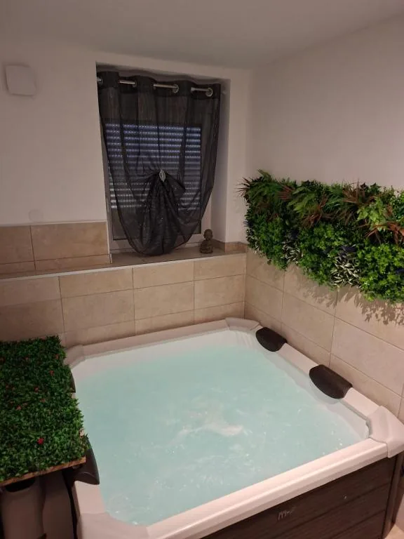 Secret Night, loveroom avec spa ou sauna en Bourgogne-Franche-Comté