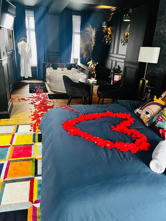 Loveroom Suite Picasso Balnéo et Spa Privatif, Ambiance Arty dans le Pas-de-Calais