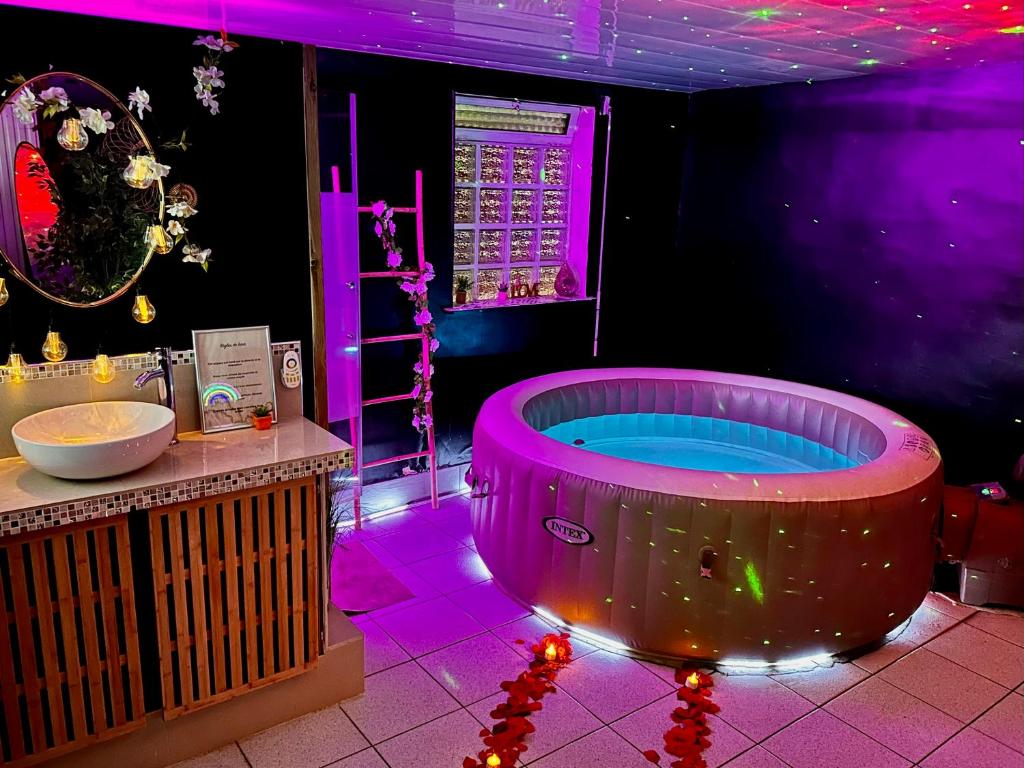 suite romantique jacuzzi à Seine-Saint-Denis, Île-de-France