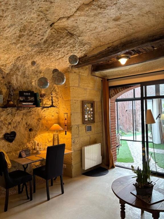 Troglodytes Loire Sauvage avec bain à remous à Rochecorbon