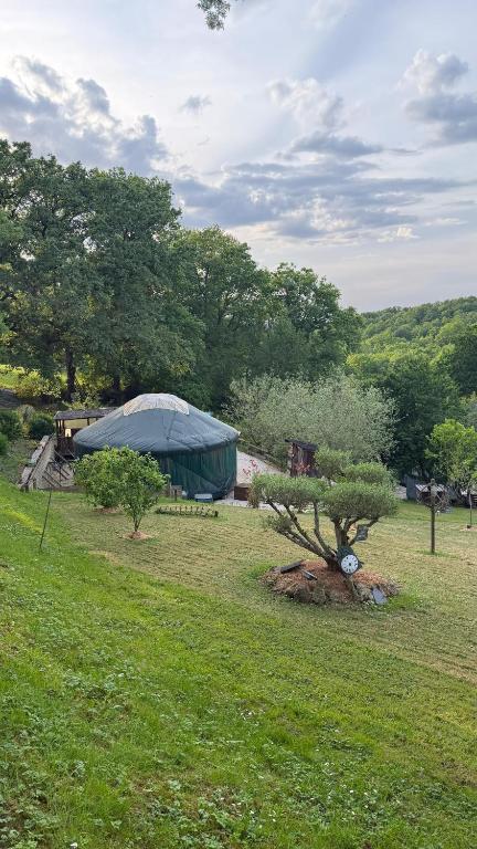 Yourtes Coccinelles avec jacuzzi privé dans le Béarn