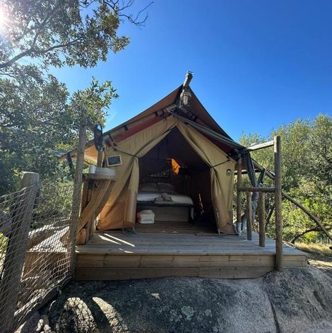 Tente A Malgrana - Tente lodge hébergement insolite en Corse-du-Sud avec terrasse