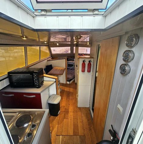 Bateau Appartement sur l'eau tout confort dans les Pyrénées-Orientales avec terrasse