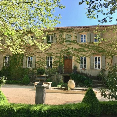 Château B&B Château de Jouques dans les Bouches-du-Rhône avec piscine