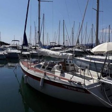 Bateau a quai St Raphaël, 4 couchages dans le Var