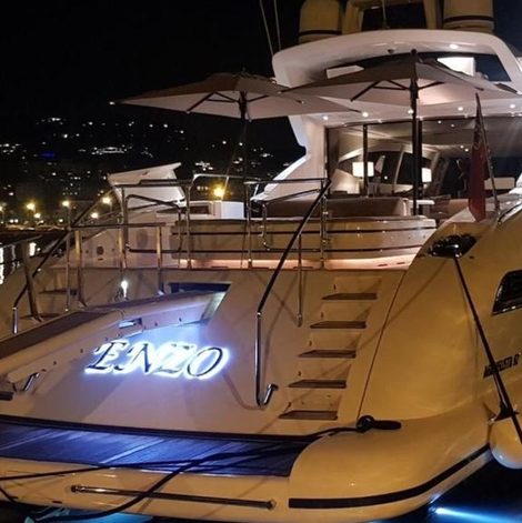 Bateau Mangusta 92 dans les Alpes-Maritimes avec spa privatif