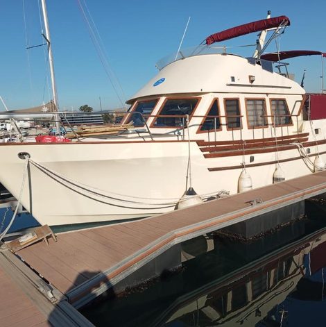 Bateau PAPAYE dans l’Hérault avec spa privatif