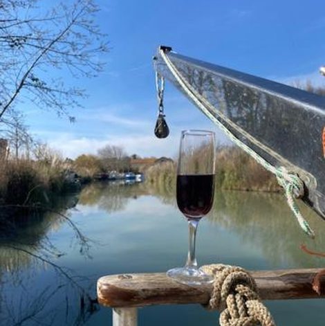 Bateau Péniche à quai 6 couchages dans l’Hérault avec terrasse