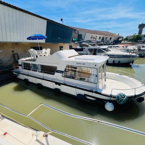 Bateau spacieux avec vue sur l’eau dans l’Hérault