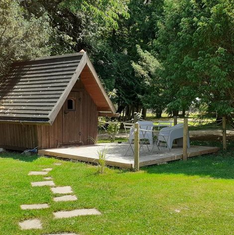 Gîte insolite Cabane Aligoté en Saône-et-Loire avec terrasse
