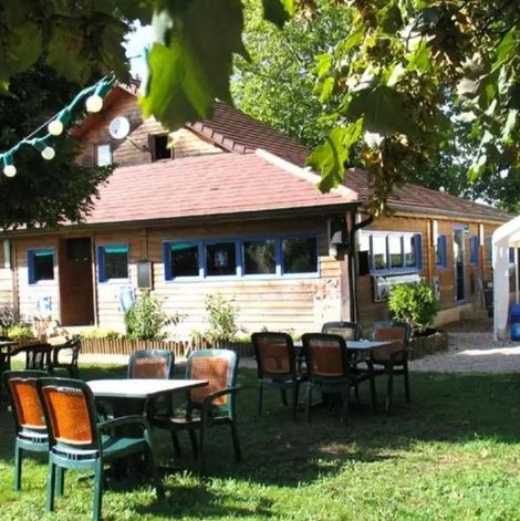 Gîte insolite Camping calme et nature en bord de Saône en Côte-d’Or avec terrasse