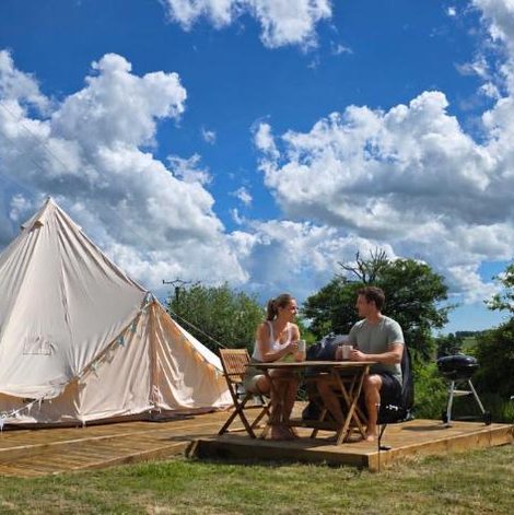 Tente Camping le Monteil en Creuse avec terrasse