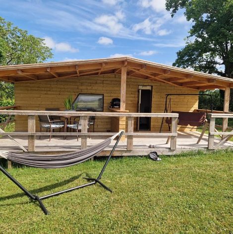 Roulotte La Maison Des Trois Grands en Creuse avec terrasse