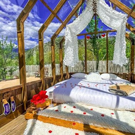 Gîte insolite Chalet en verre sous une pluie étoilée dans les Alpes-Maritimes avec terrasse