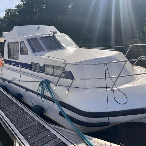 Bateau Chaleureux Bateau Stationnaire pour 5 pers. - -1-46-17 dans la Nièvre