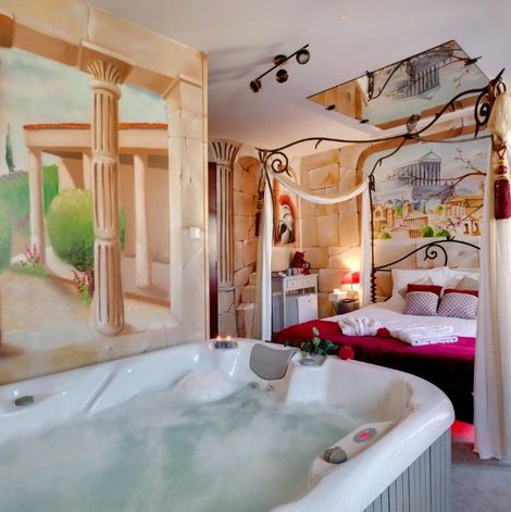 Loveroom Chambre VENUS avec Jacuzzi privatif dans l’Allier avec terrasse