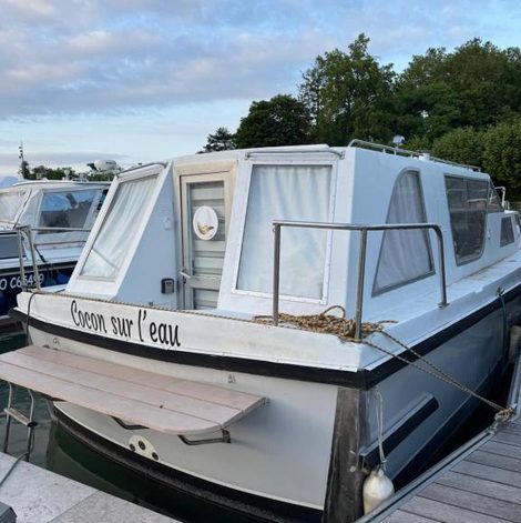 Bateau Cocon sur l'eau dans le Loiret avec spa privatif