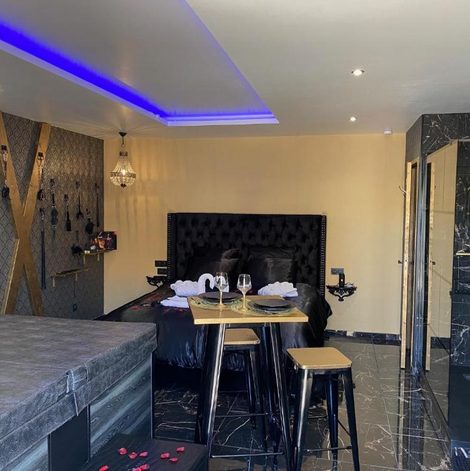 Loveroom Désirs d'une nuit - Loveroom jacuzzi dans le Calvados avec spa privatif