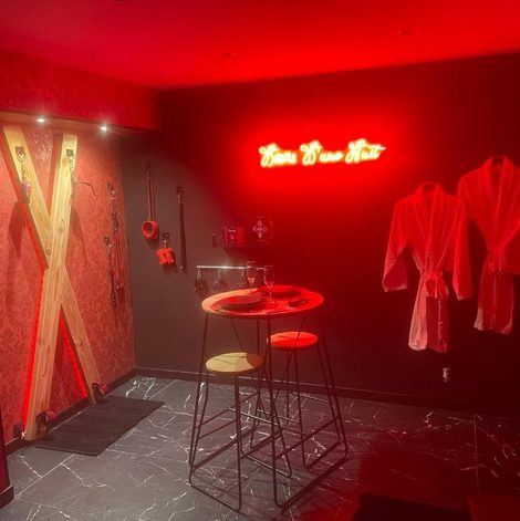 Loveroom Désirs dune nuit - La séductrice dans le Calvados avec spa privatif