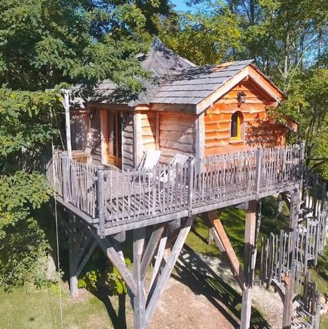 Cabane dans les arbres Domaine EcÔtelia - cabane dans les arbres en Gironde avec terrasse