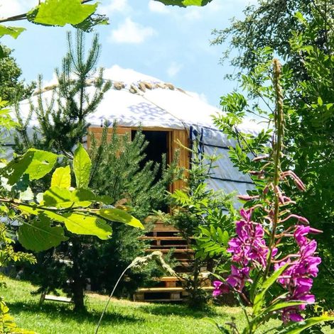 Yourte Eco Yourte Les Airelles dans le Puy-de-Dôme avec terrasse