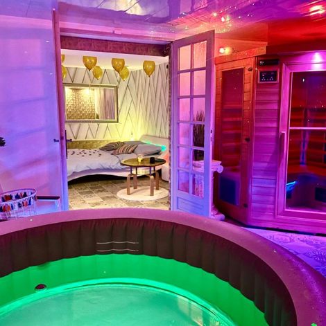 Loveroom Espace détente jacuzzi sauna en Seine-Saint-Denis