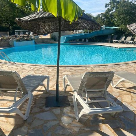 Tente Europe tents Camping Le Clou en Dordogne avec piscine