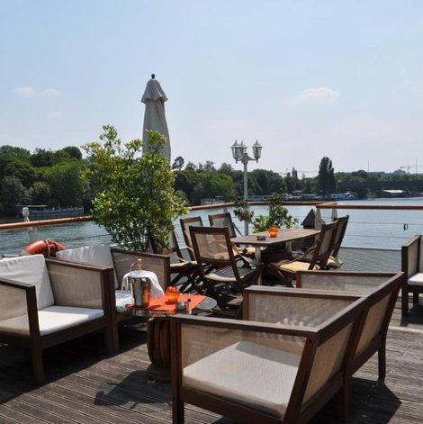 Bateau EXIGEHOME-Large houseboat with rooftop and spa near Paris dans les Hauts-de-Seine avec sauna