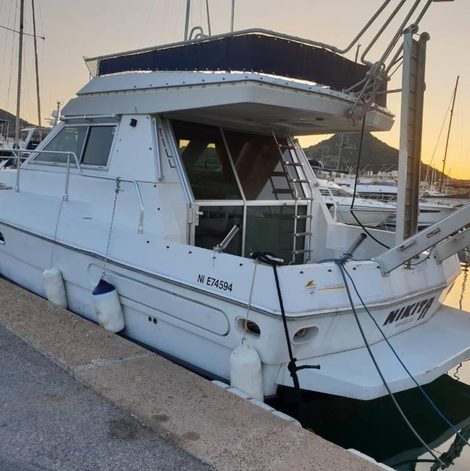 Bateau Ferretti 36 ' Bateau à Quai Vieux-Port Cannes dans les Alpes-Maritimes avec terrasse