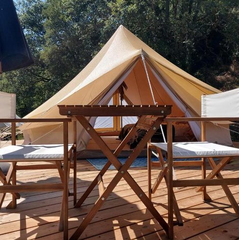 Tente Glamping Luz Olive dans l’Aveyron avec terrasse