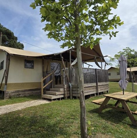 Tente Home Sweet Lodge, Glamping Aquitaine en Dordogne avec piscine