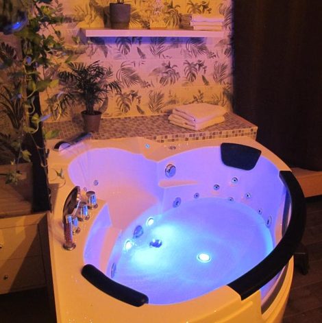 Loveroom L'écrin de Najatte en Gironde avec spa privatif