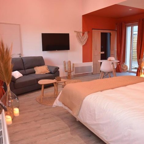 Loveroom L'Evasion chambre DUNE avec sauna et spa privatifs en Loire-Atlantique