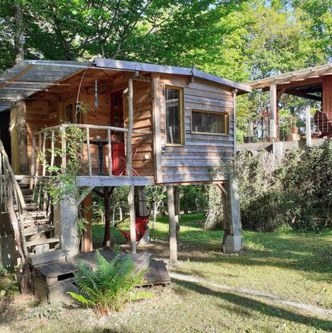 Cabane dans les arbres La Cabane de l'Oiseau en Dordogne avec terrasse