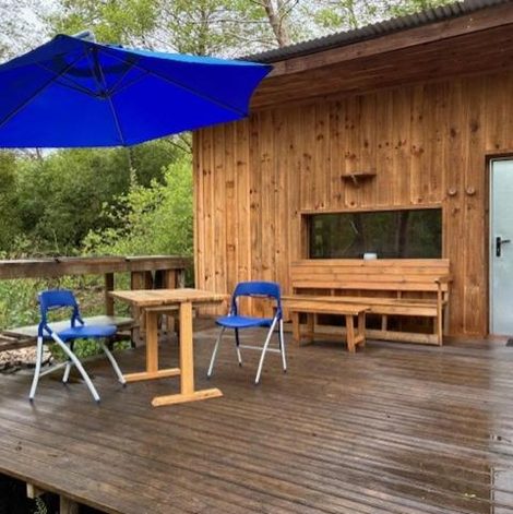 Gîte insolite La Cabane du Bûcheron en Gironde avec terrasse